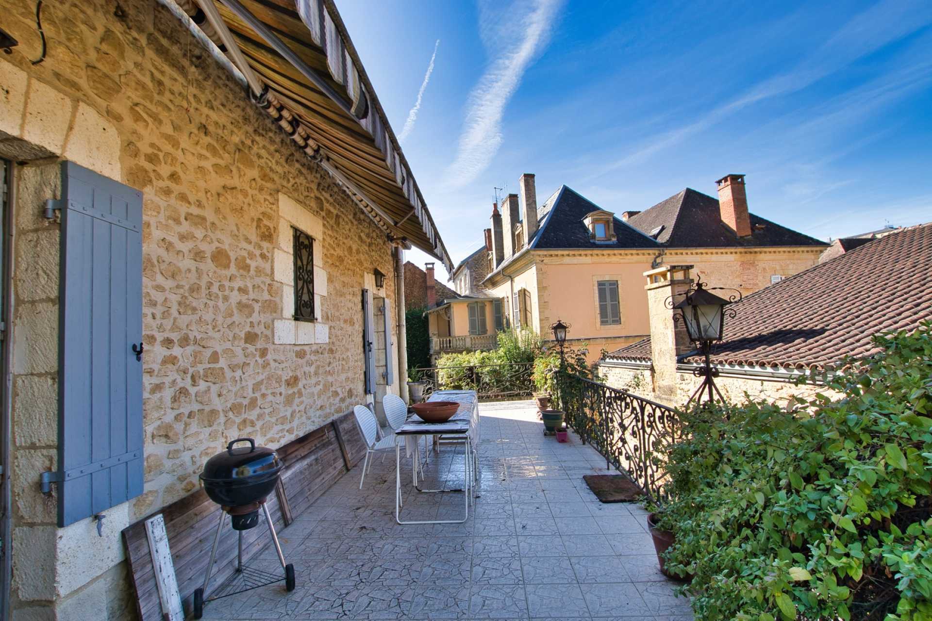 House in Sarlat-la-Caneda, Nouvelle-Aquitaine 11392718
