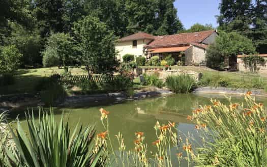 House in Roumazieres, Nouvelle-Aquitaine 11392841