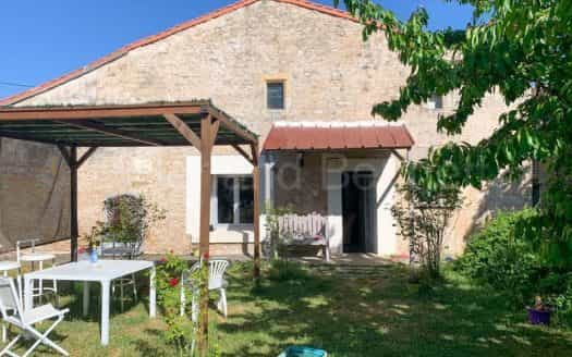 Huis in La Mothe-Saint-Heray, Nouvelle-Aquitanië 11392922