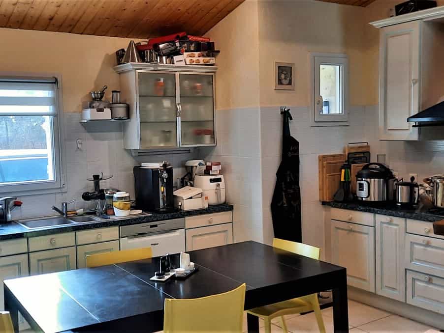 Huis in Eyraud-Crempse-Maurens, Nouvelle-Aquitaine 11392937