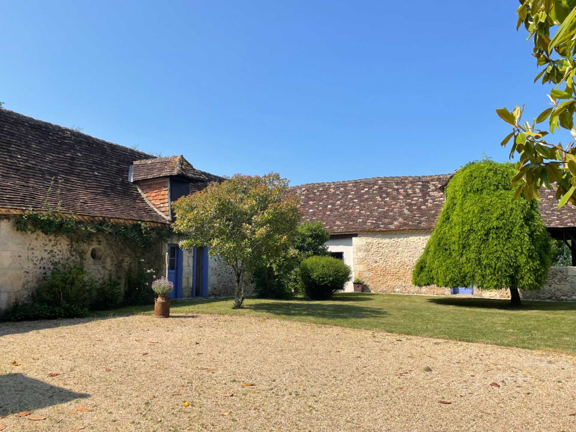 House in Thenon, Nouvelle-Aquitaine 11392946
