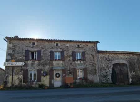 मकान में Montembœuf, Nouvelle-Aquitaine 11392978