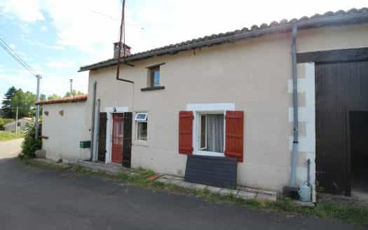 House in Hiesse, Nouvelle-Aquitaine 11393142