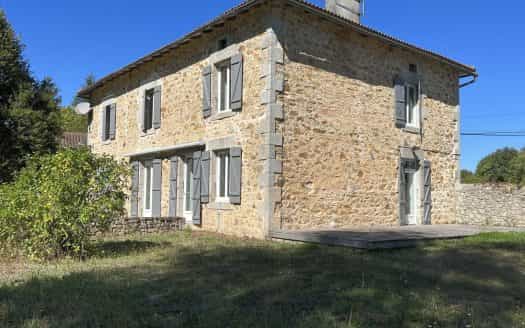 Huis in Champniers-et-Reilhac, Nouvelle-Aquitanië 11393261