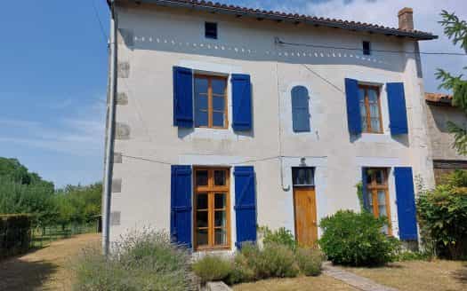 rumah dalam Civray, Nouvelle-Aquitaine 11393346