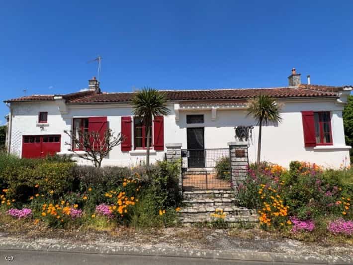 House in Ruffec, Nouvelle-Aquitaine 11393349