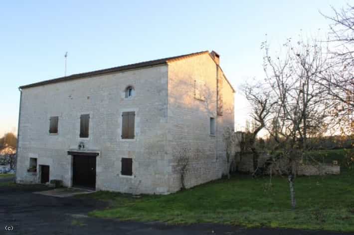 房子 在 Aunac-sur-Charente, Nouvelle-Aquitaine 11393377