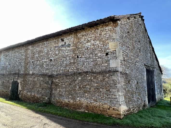 房子 在 Lizant, Nouvelle-Aquitaine 11393713
