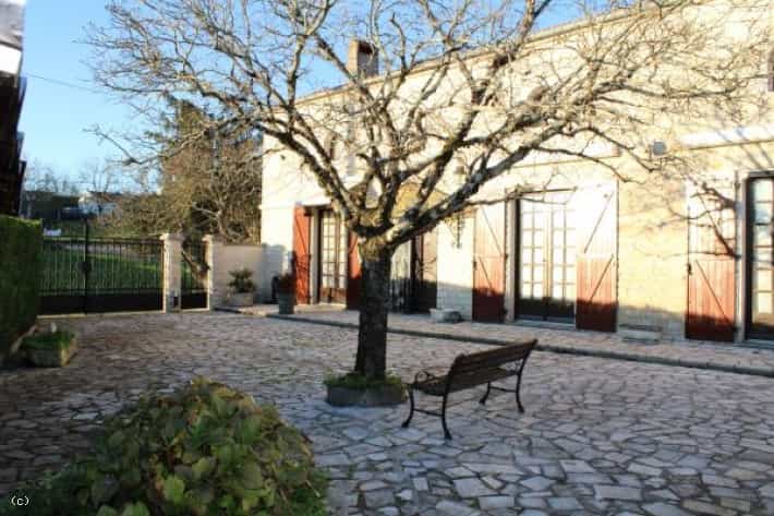 House in Aunac, Nouvelle-Aquitaine 11393718