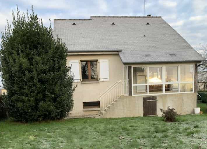 casa en Ambrières-les-Vallées, Países del Loira 11393844