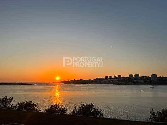 Condominium in Porto, Porto District 11393854