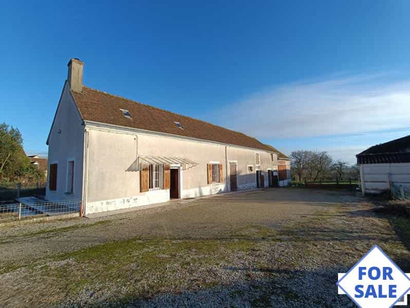 House in Villaines-la-Carelle, Pays de la Loire 11393953