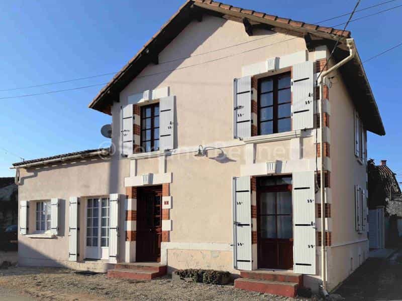 House in Aulnay, Nouvelle-Aquitaine 11394423