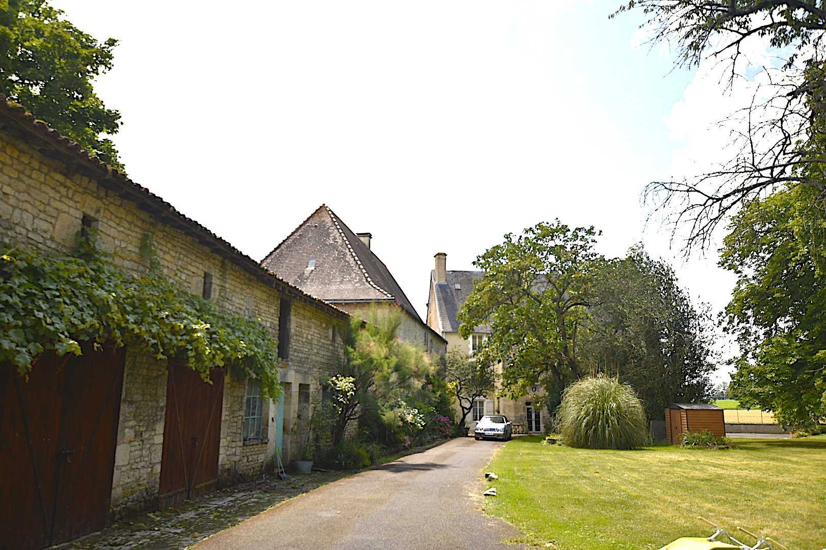 жилой дом в Chef-Boutonne, Nouvelle-Aquitaine 11394585