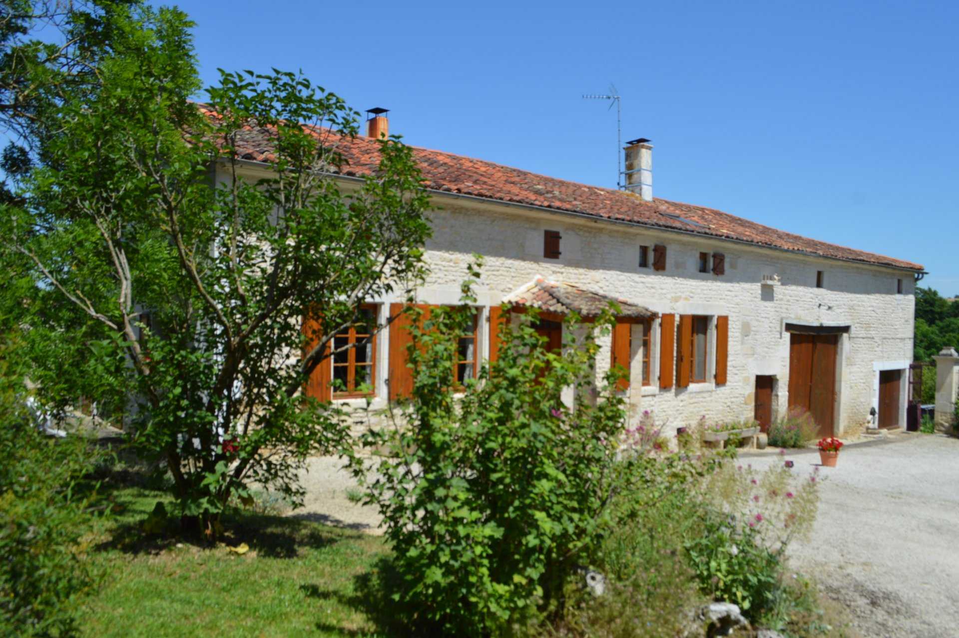 Hus i Ruffec, Nouvelle-Aquitaine 11394641