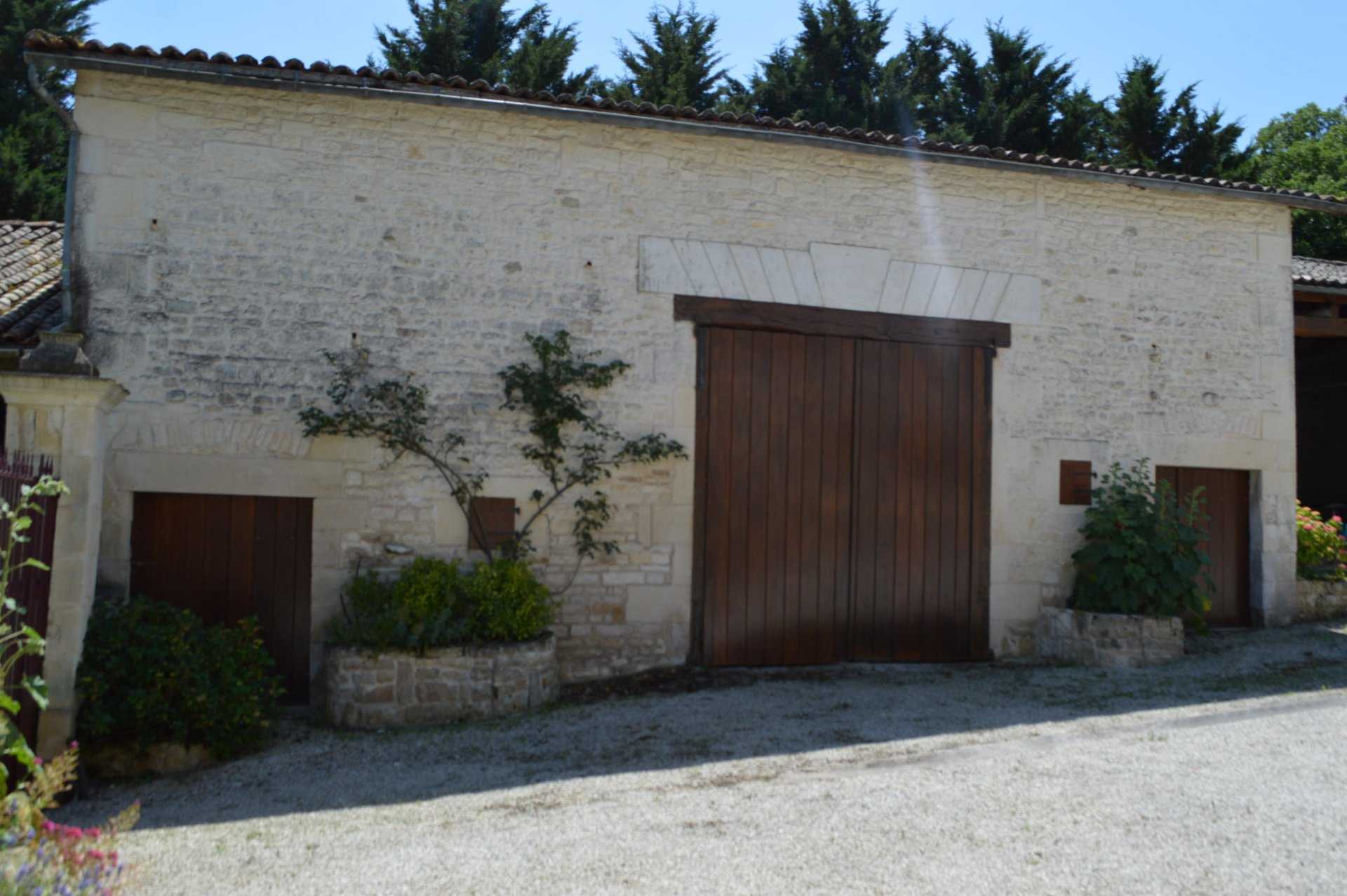 Hus i Ruffec, Nouvelle-Aquitaine 11394641