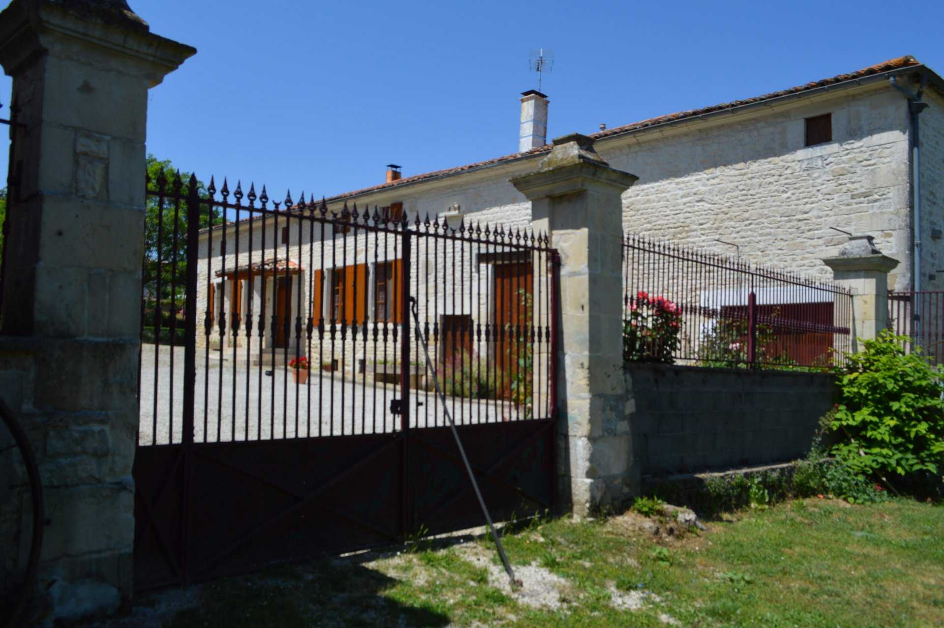 House in Ruffec, Nouvelle-Aquitaine 11394641