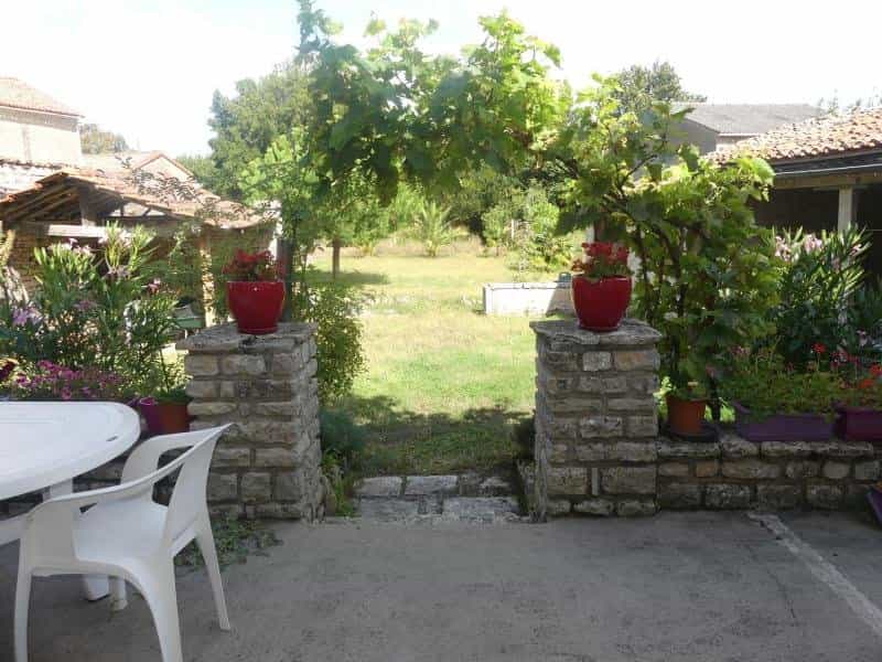 House in Limalonges, Nouvelle-Aquitaine 11394735