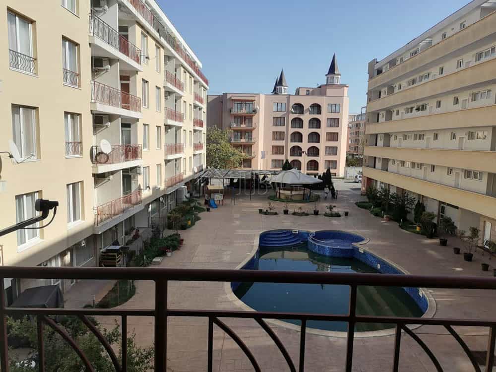 Condominium in Nesebar, Burgas 11395177