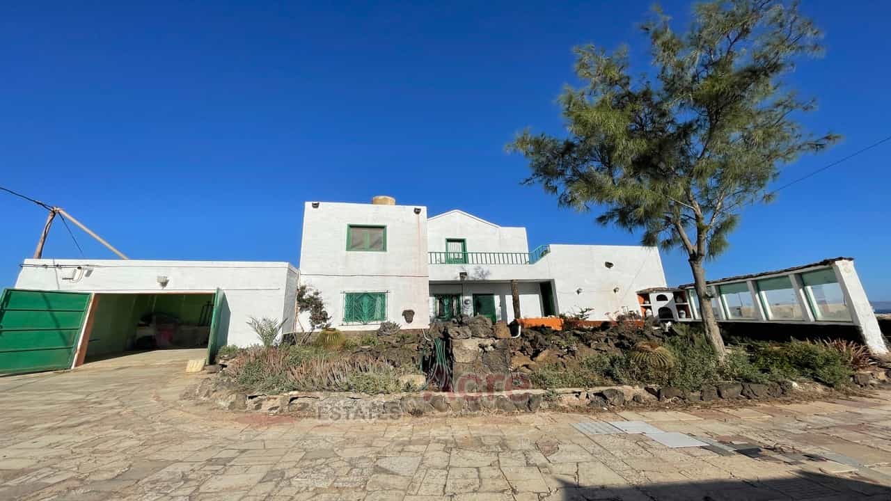 House in La Oliva, Canary Islands 11395408