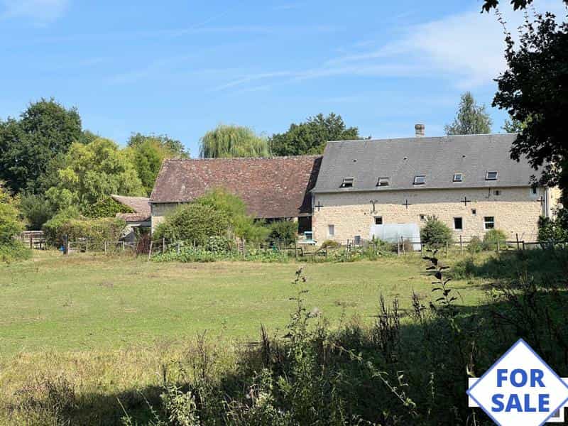 Casa nel La Fresnaye-sur-Chedouet, Paesi della Loira 11395461
