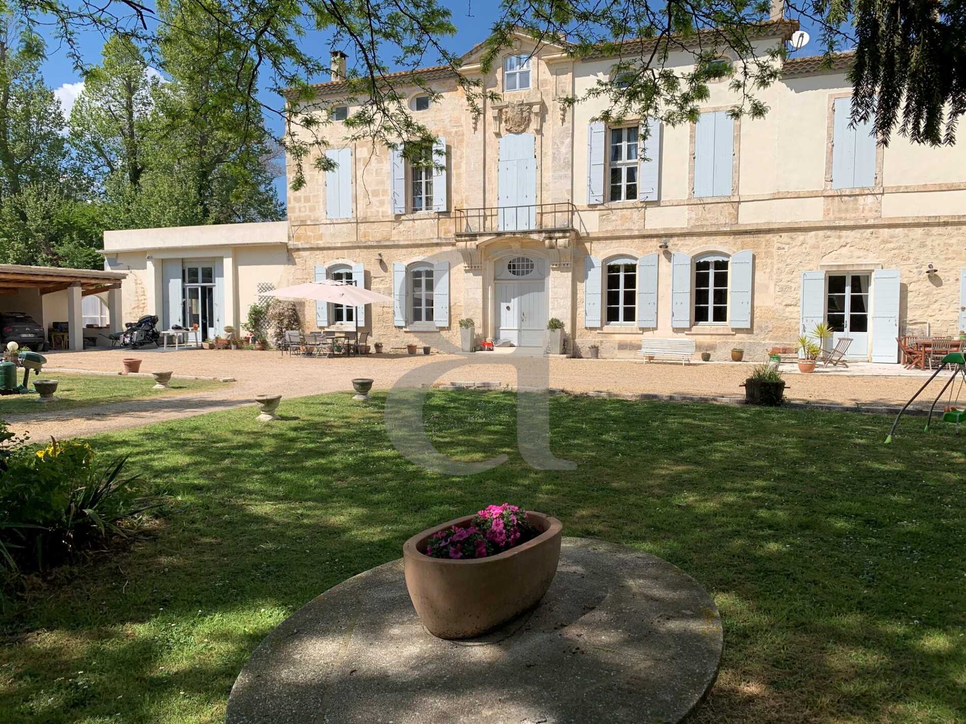 Будинок в Arles, Provence-Alpes-Côte d'Azur 11395821