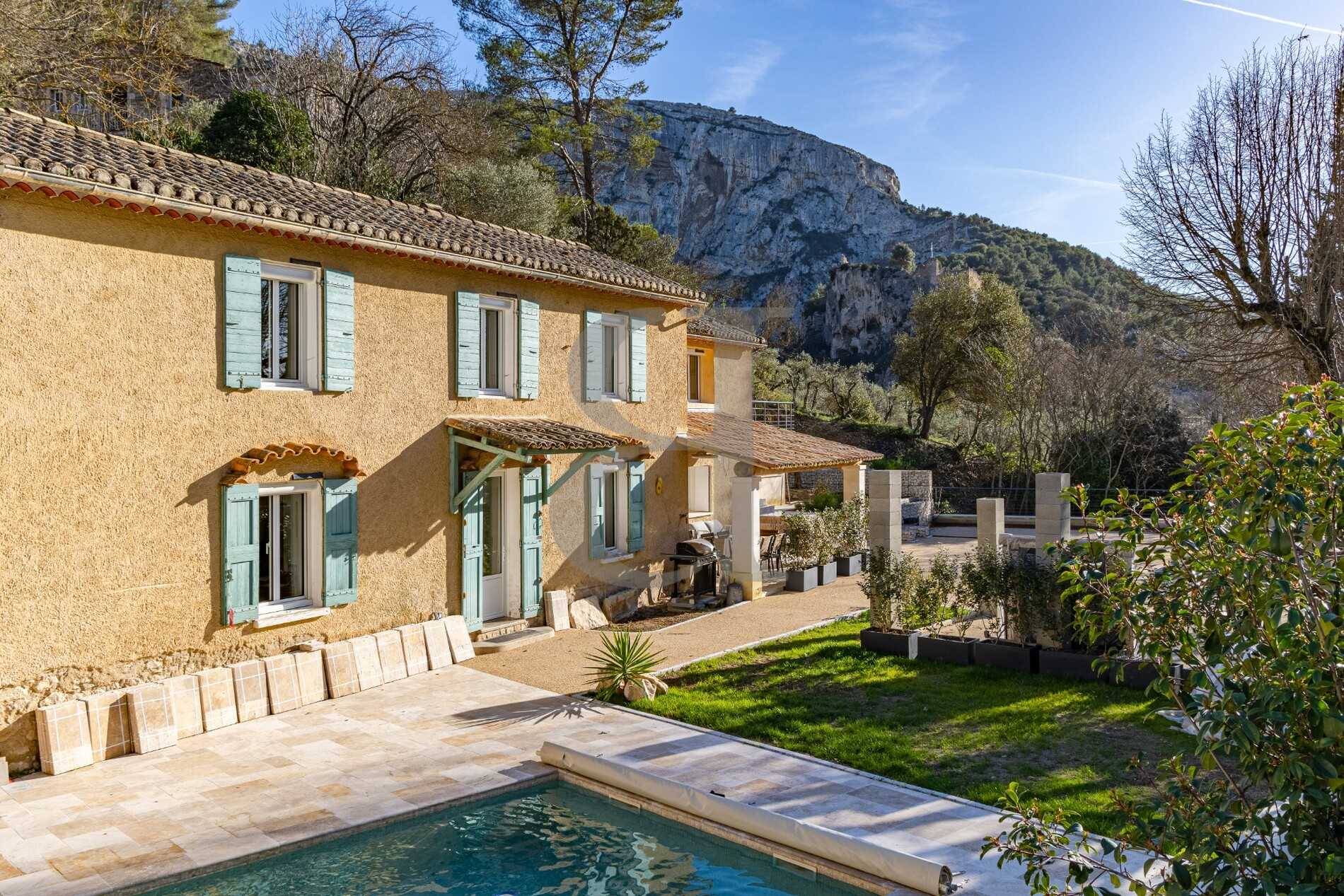 Huis in L'Isle-sur-la-Sorgue, Provence-Alpes-Côte d'Azur 11395832