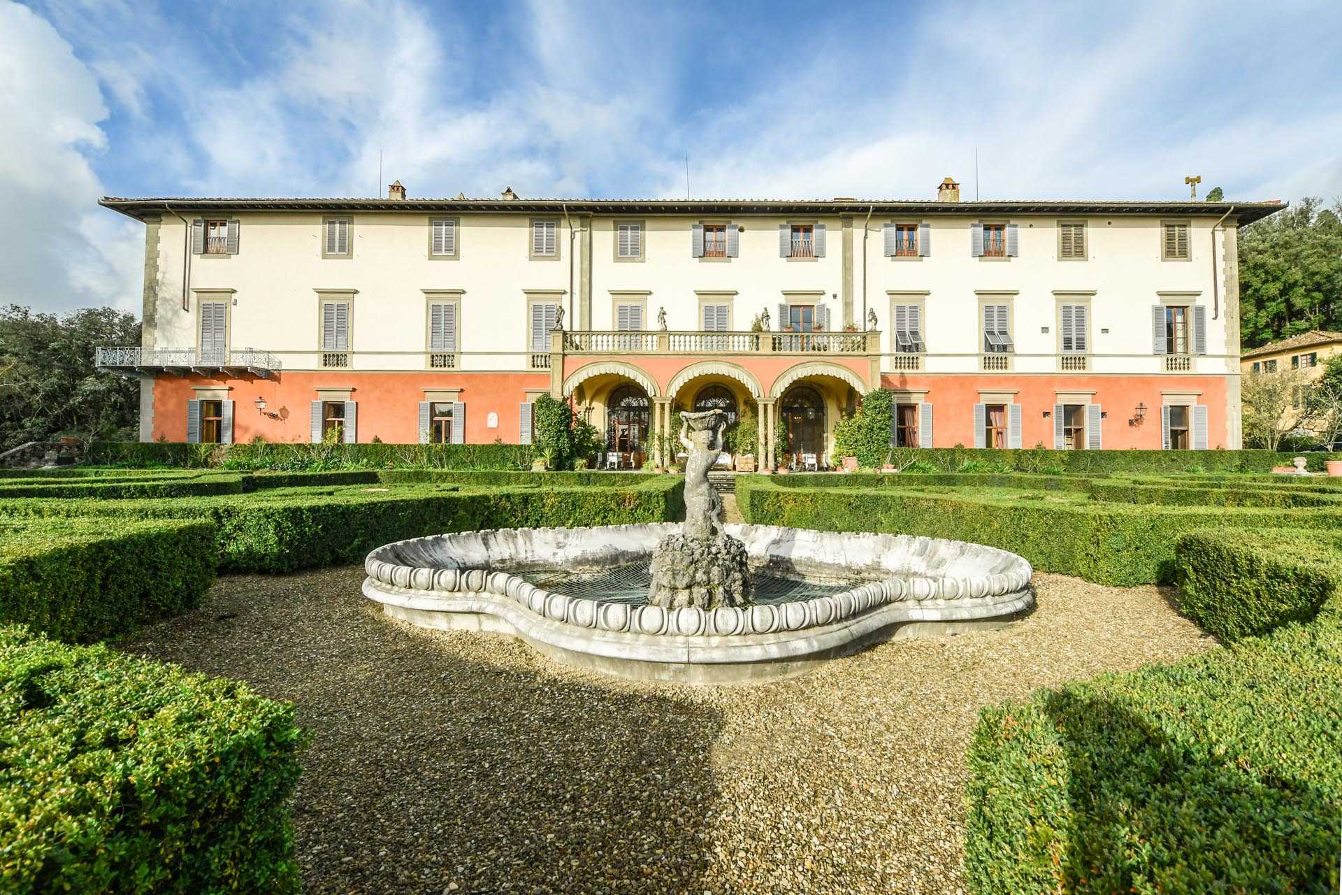 Condominium dans Château, Toscane 11395885