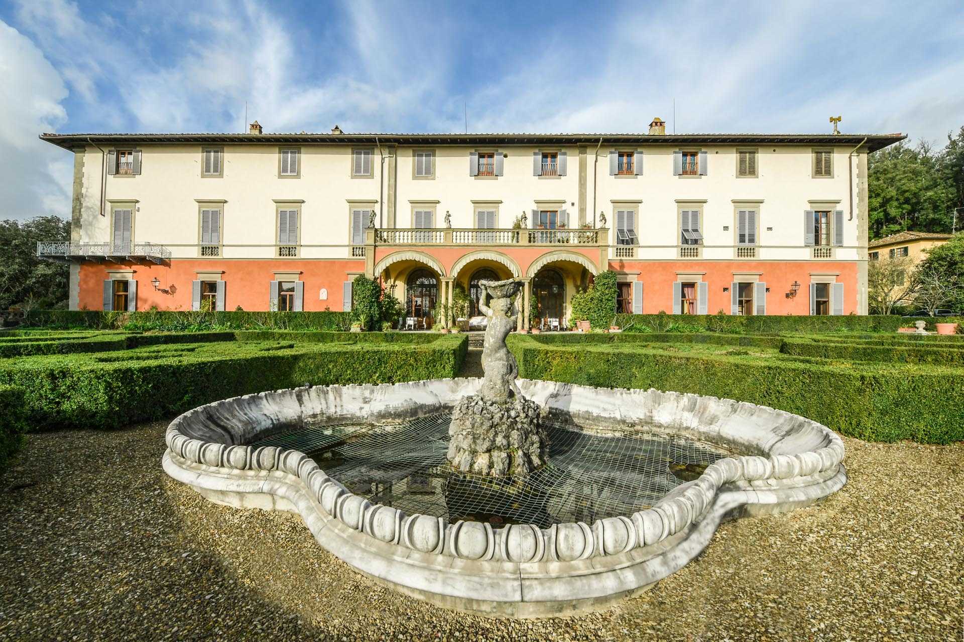 Condominium dans Château, Toscane 11395885