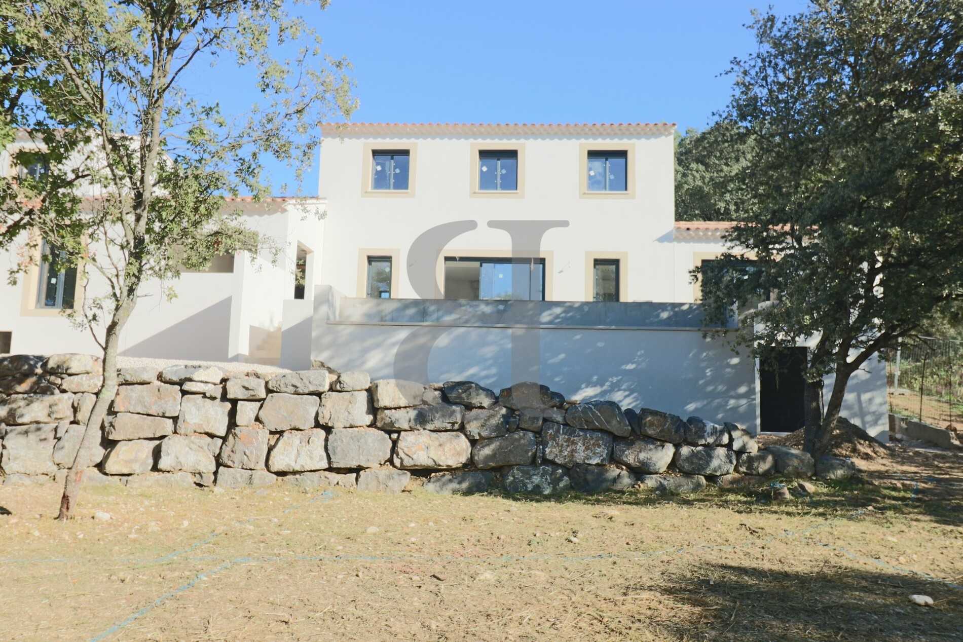 House in Venasque, Provence-Alpes-Cote d'Azur 11395888