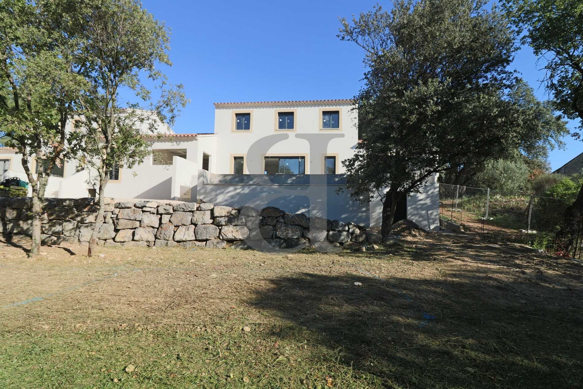 Talo sisään Venasque, Provence-Alpes-Cote d'Azur 11395888