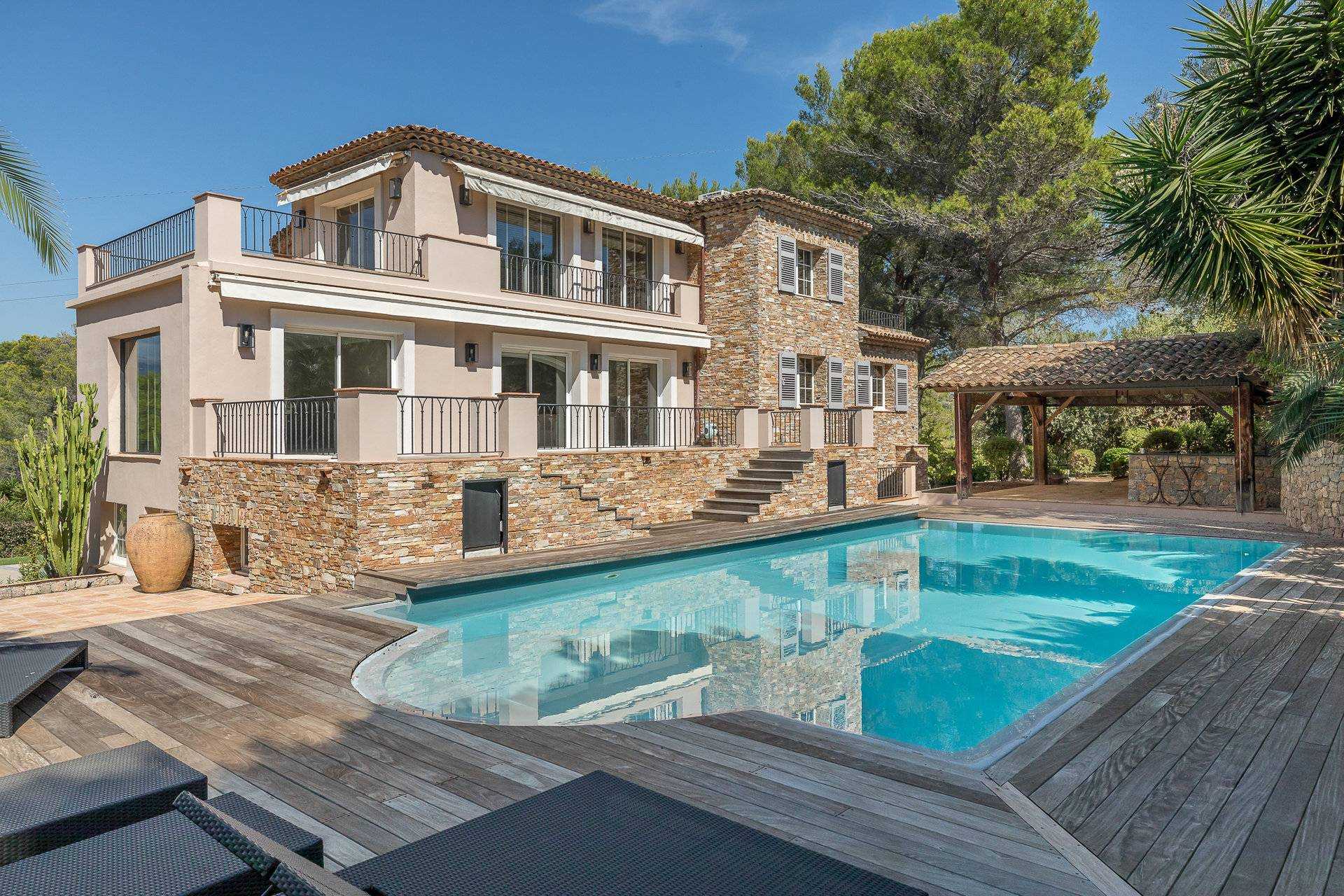 Rumah di Mougin, Provence-Alpes-Cote d'Azur 11396203