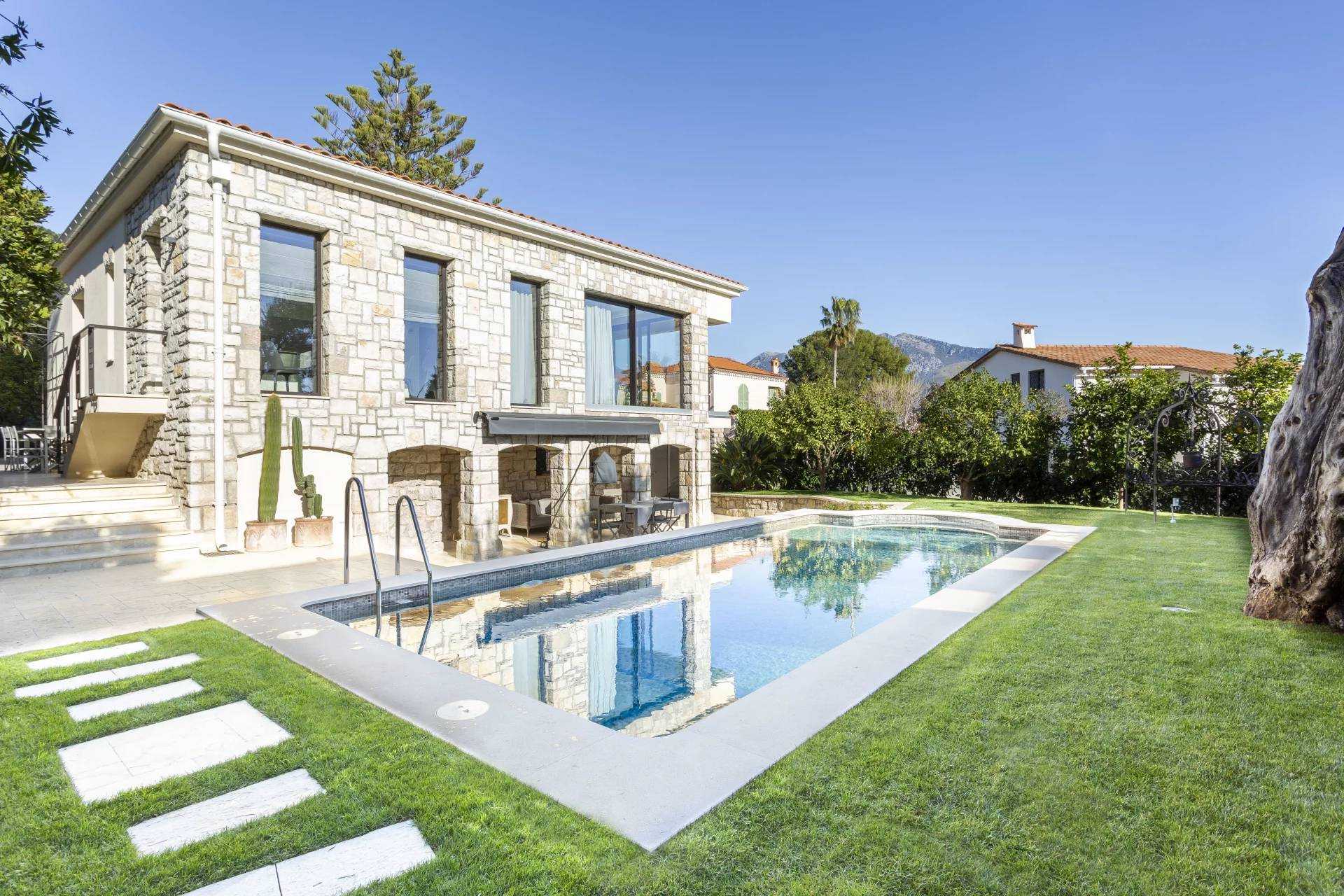 House in Cap Martin, Provence-Alpes-Cote d'Azur 11396490