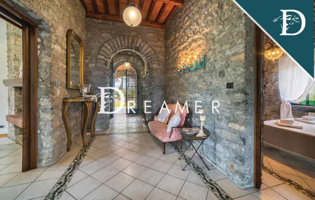 rumah dalam Camaiore, Tuscany 11397178