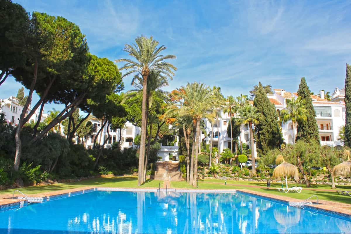 Condominium in Marbella, Andalusia 11398268