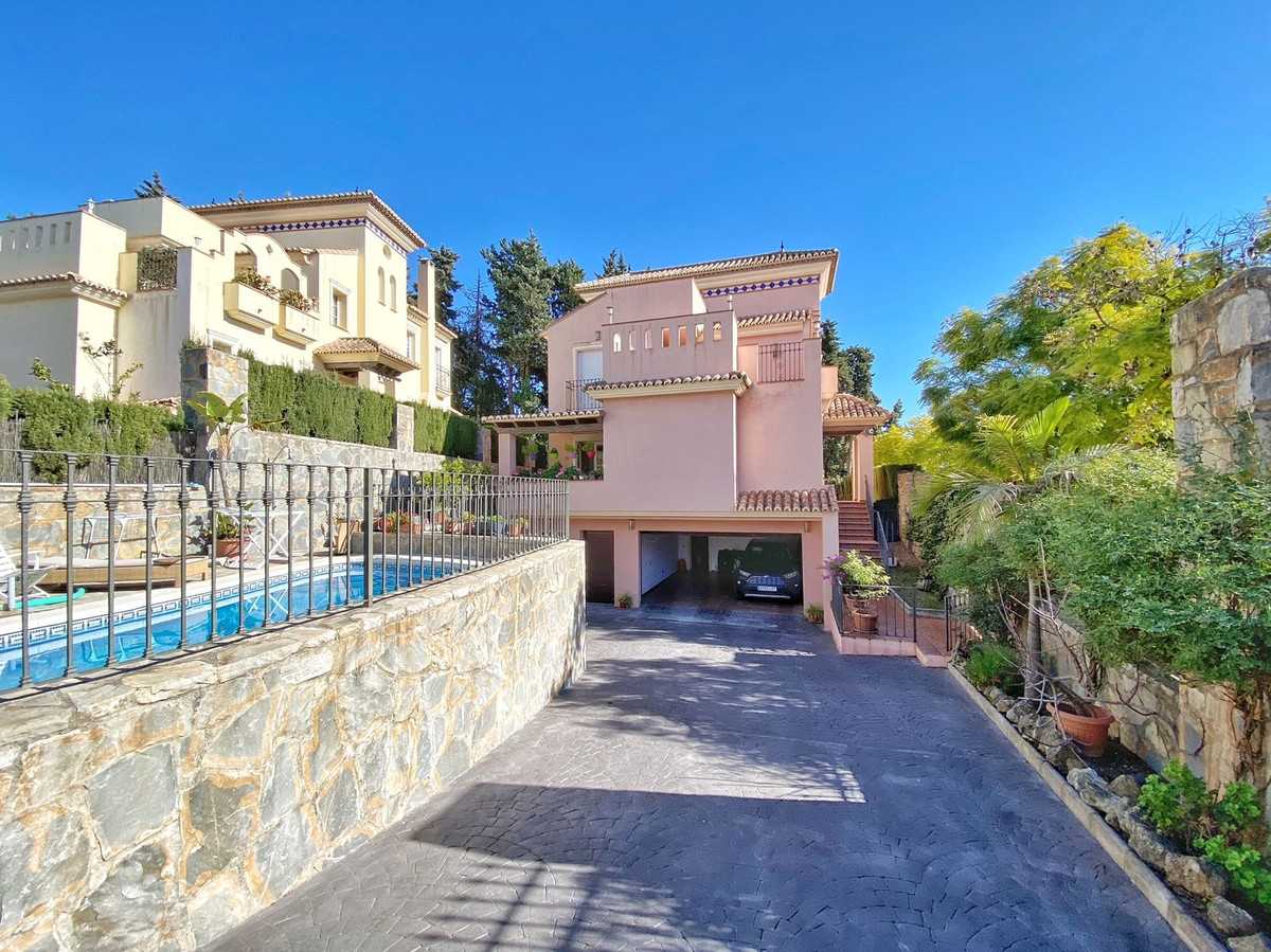 House in Marbella, Andalusia 11398333