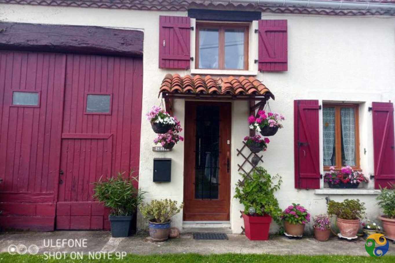 House in Azat-le-Ris, Nouvelle-Aquitaine 11398776
