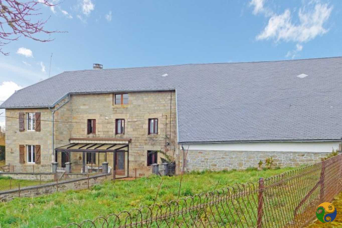 Hus i Peyrelevade, Nouvelle-Aquitaine 11398783