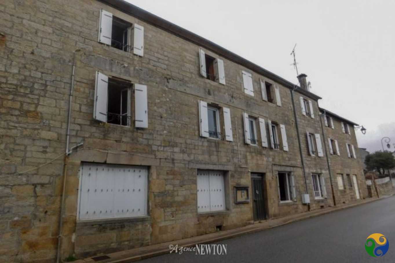 Retail in Bugeat, Nouvelle-Aquitaine 11398794
