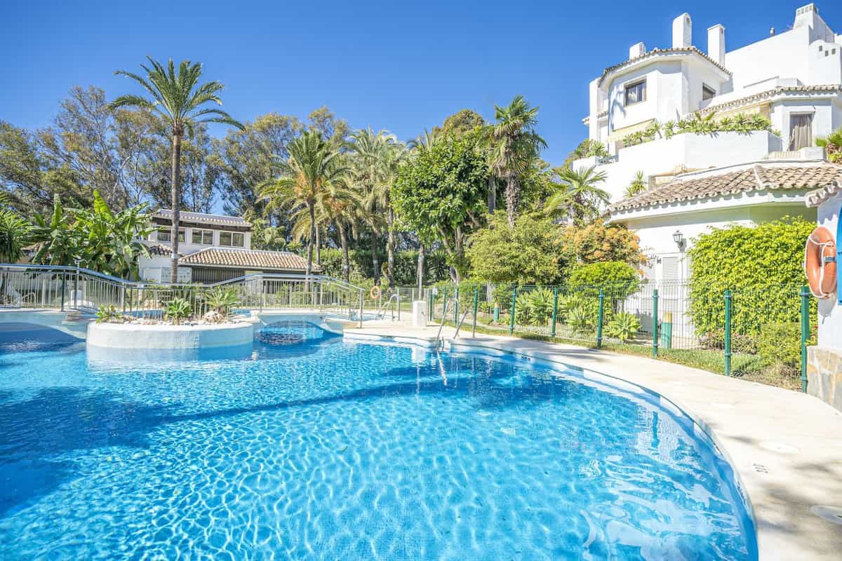 Condominium in Marbella, Andalucía 11398799