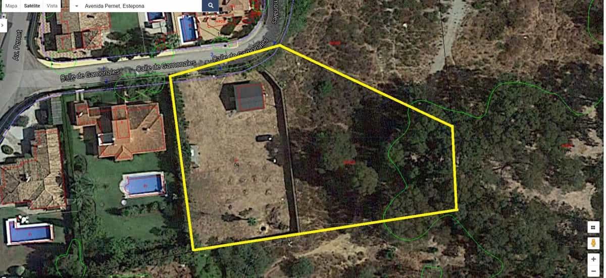 Land in Marbella, Andalusia 11398843