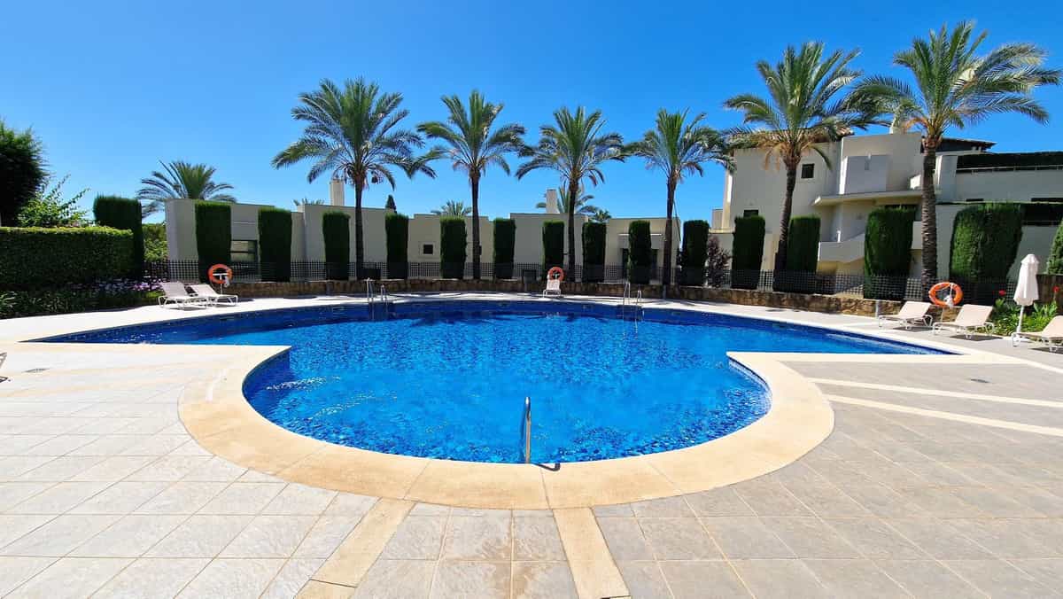 Condominium in Marbella, Andalucía 11400370