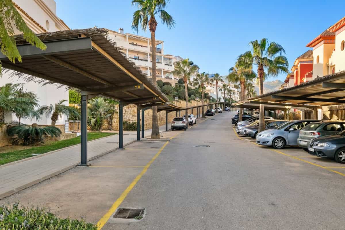 Condominium in Benalmádena, Andalusia 11400395