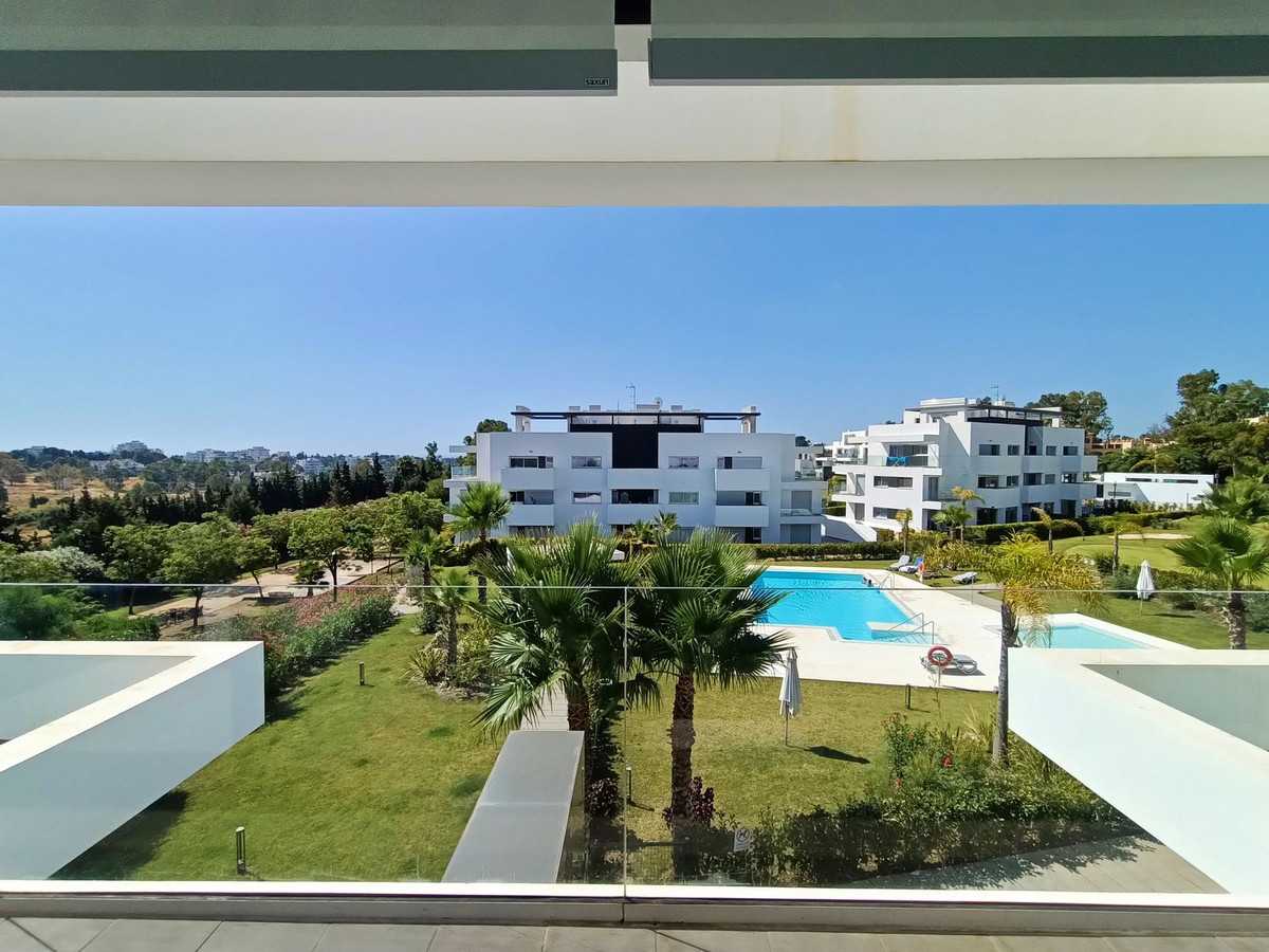 Condominium in Benahavis, Andalusia 11401359