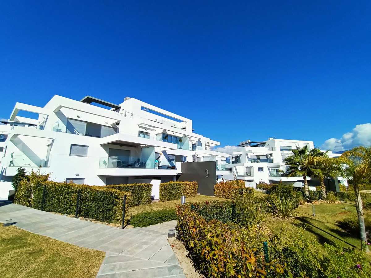 Condominium in Benahavis, Andalusia 11401359