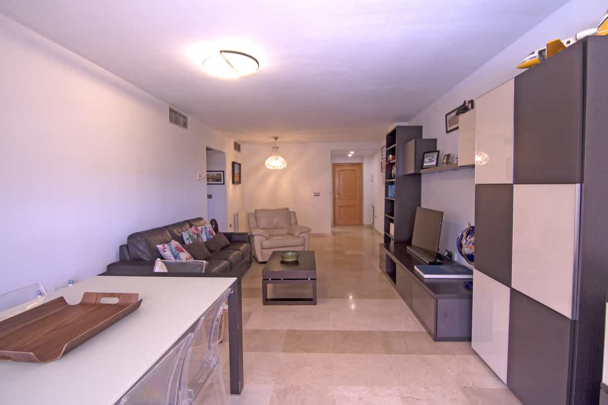 公寓 在 贝纳哈维斯, 安达卢西亚 11401376