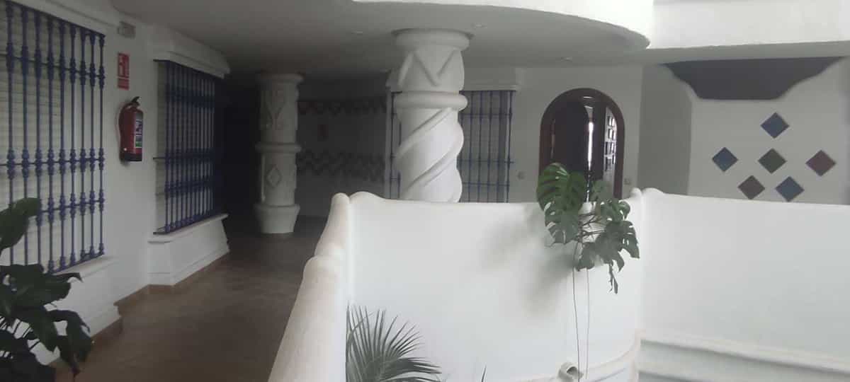 公寓 在 阿罗约德拉米尔, 安达卢西亚 11401418