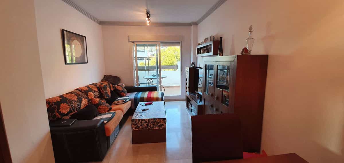 Condominium in Arroyo de la Miel, Andalusia 11402244