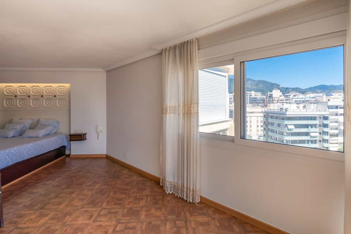 Condominium in Marbella, Andalusia 11402660