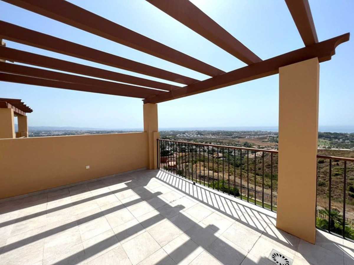 Condominium in Benahavis, Andalusia 11402768